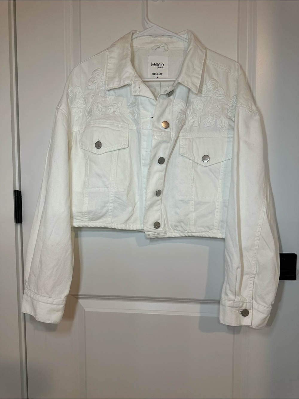 kensie White Cropped Embroidered Denim Jacket